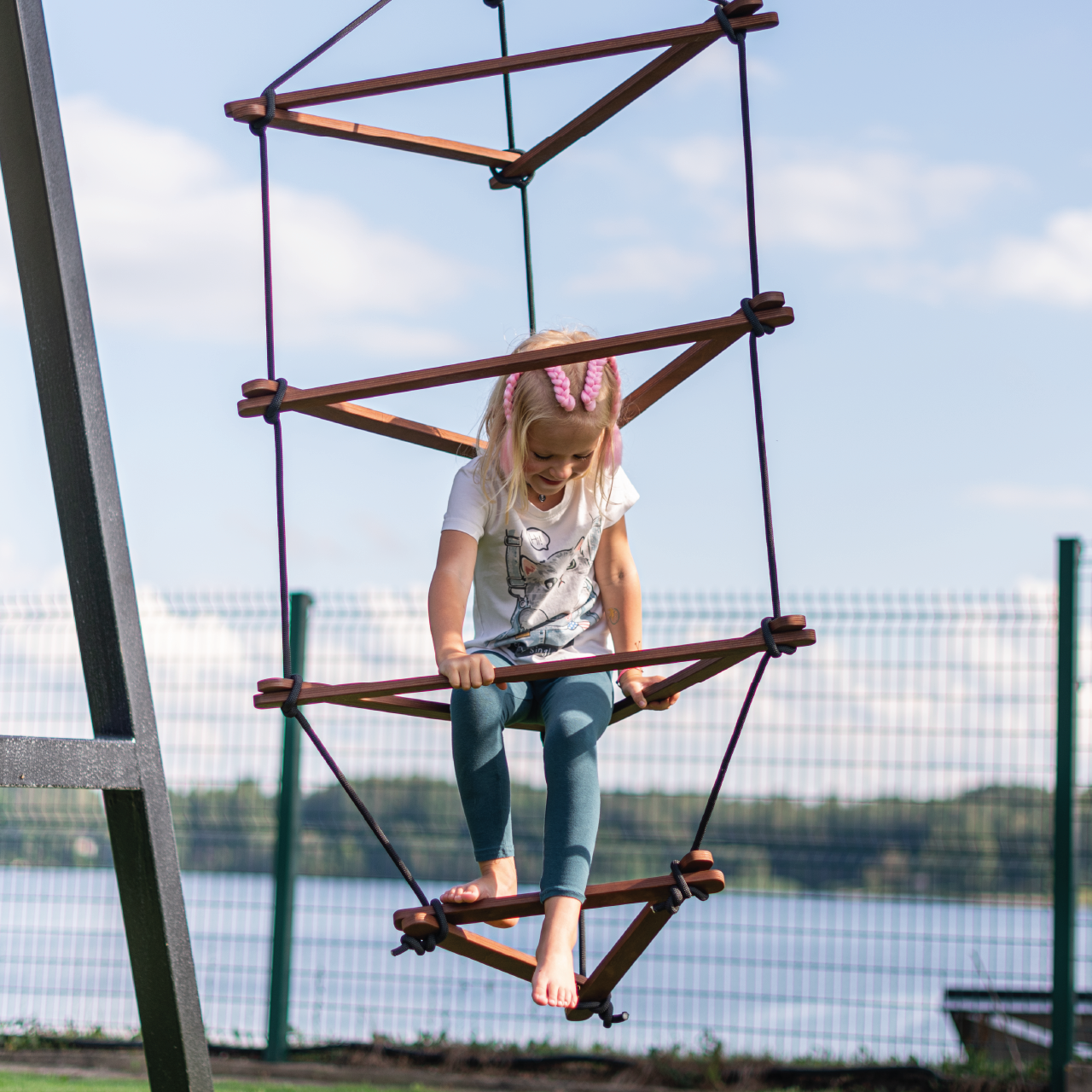 Rope ladder Triangle swing set large brown