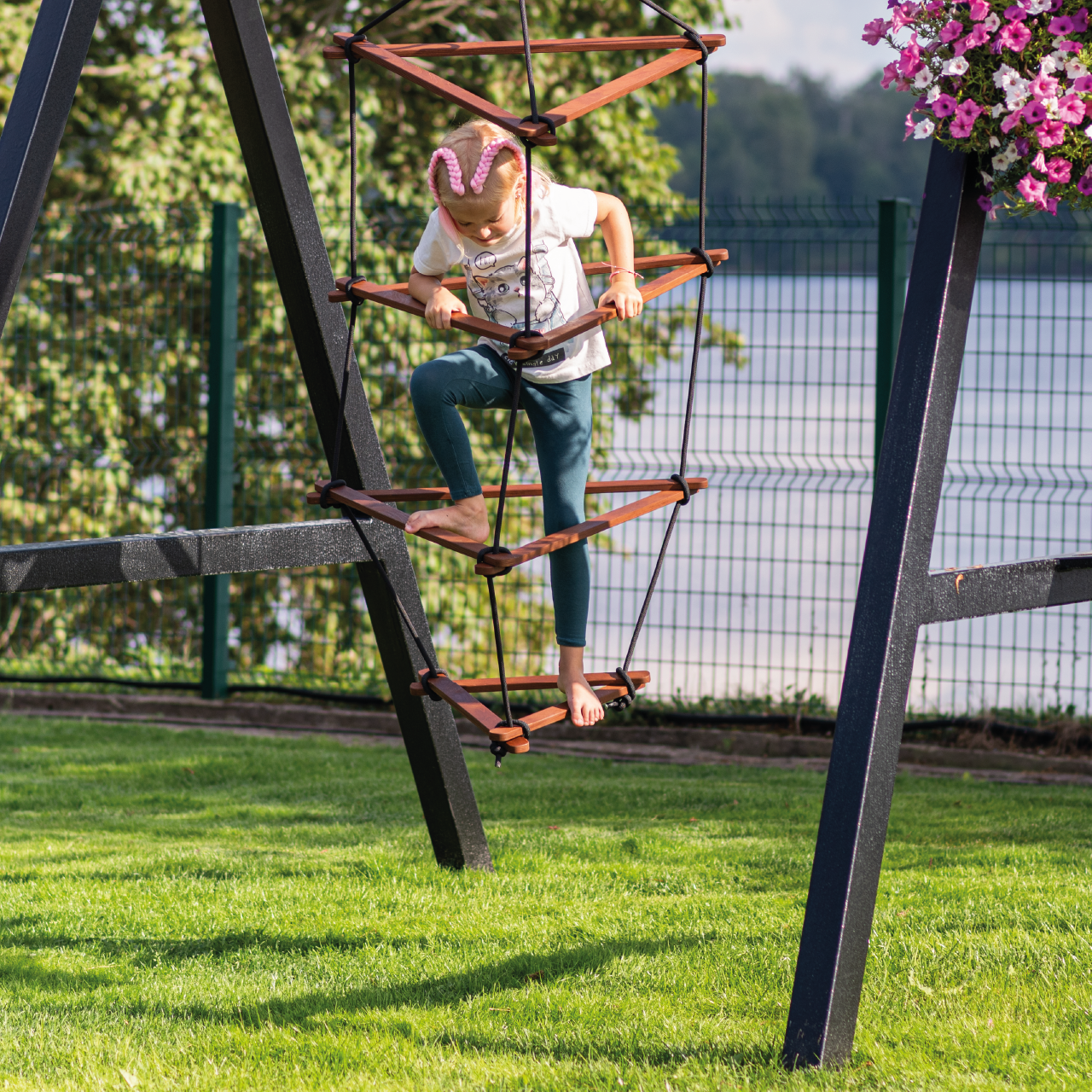 Rope ladder Triangle swing set large grey